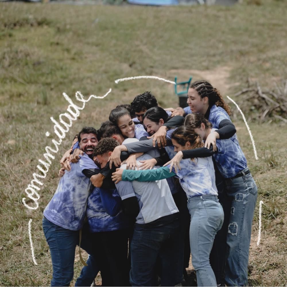 Grupo abraçado